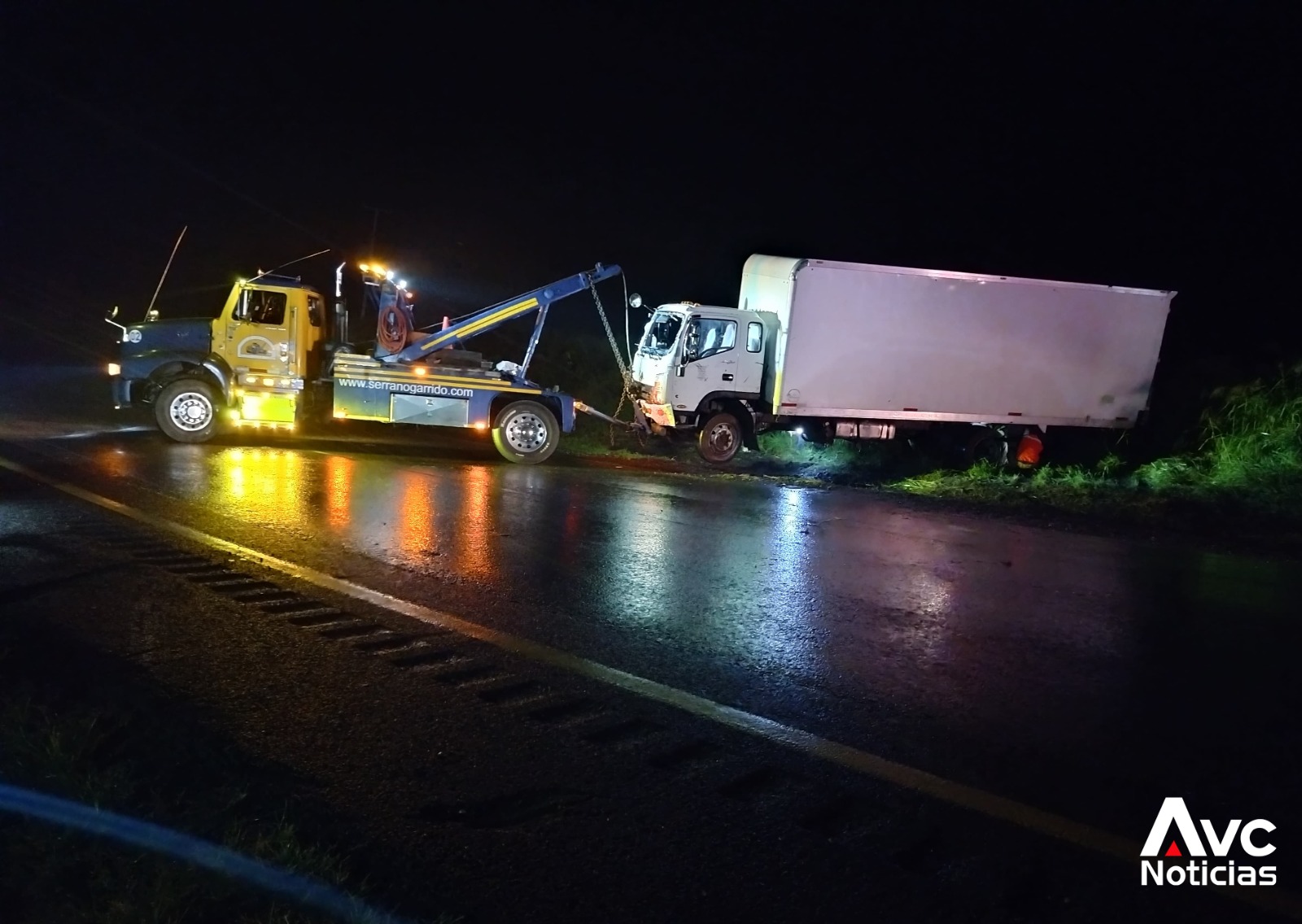 Camión de carga cae a barranco en la autopista Orizaba-Puebla