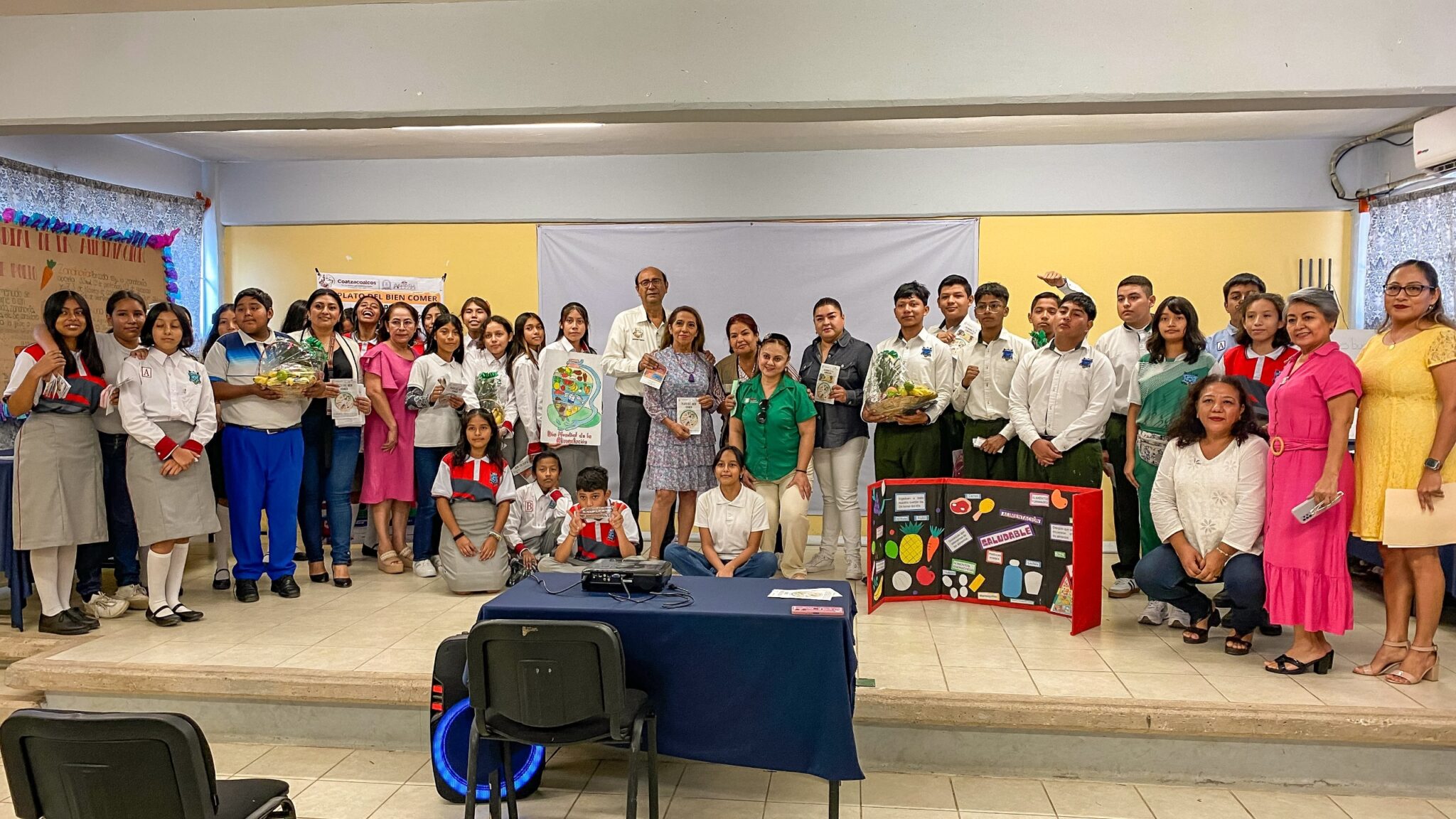 Gobierno de Coatzacoalcos imparte plática sobre alimentación saludable a jóvenes de secundaria