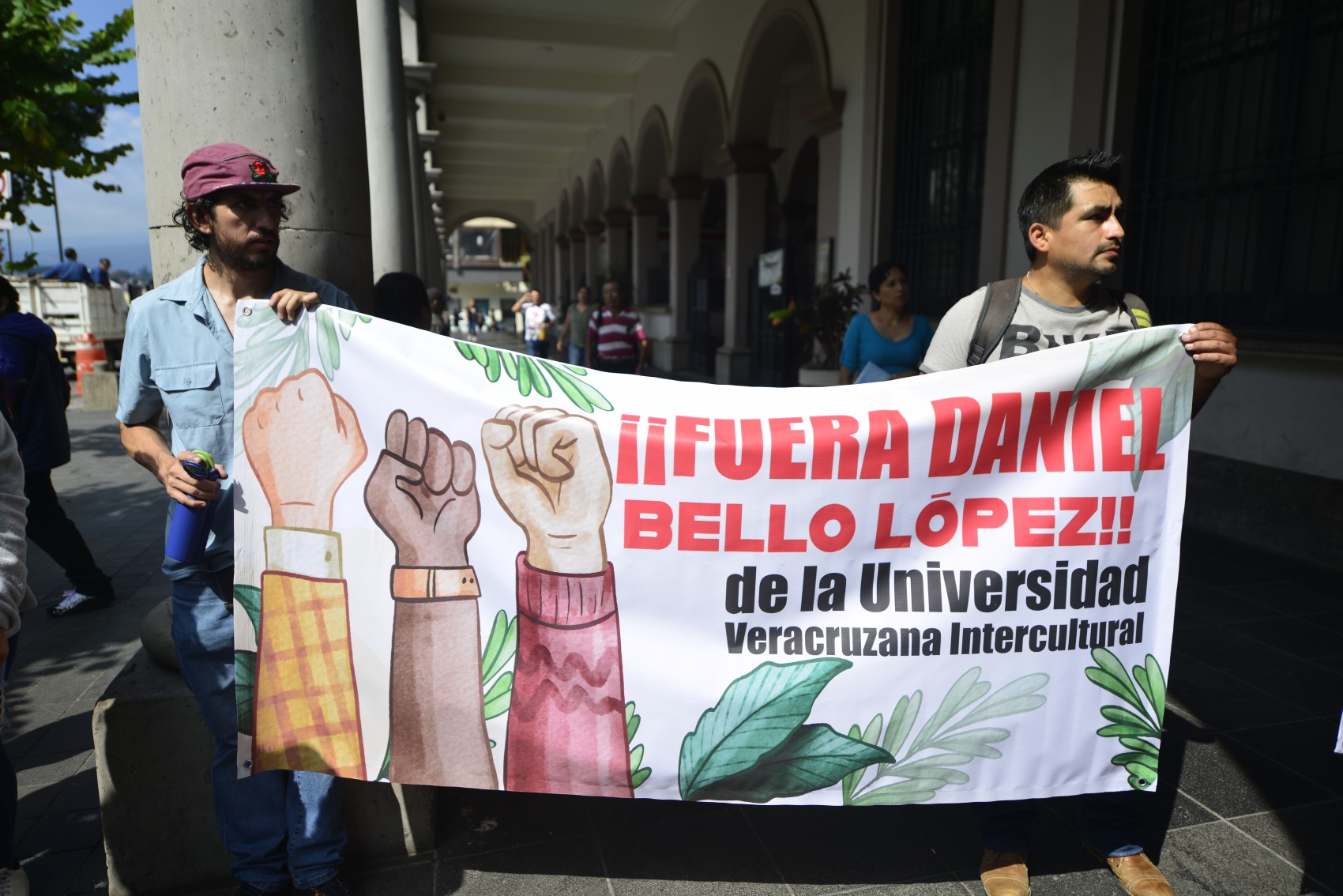 Estudiantes de UVI solicitan becas, aulas, bibliotecas y laboratorios, marchan en Xalapa