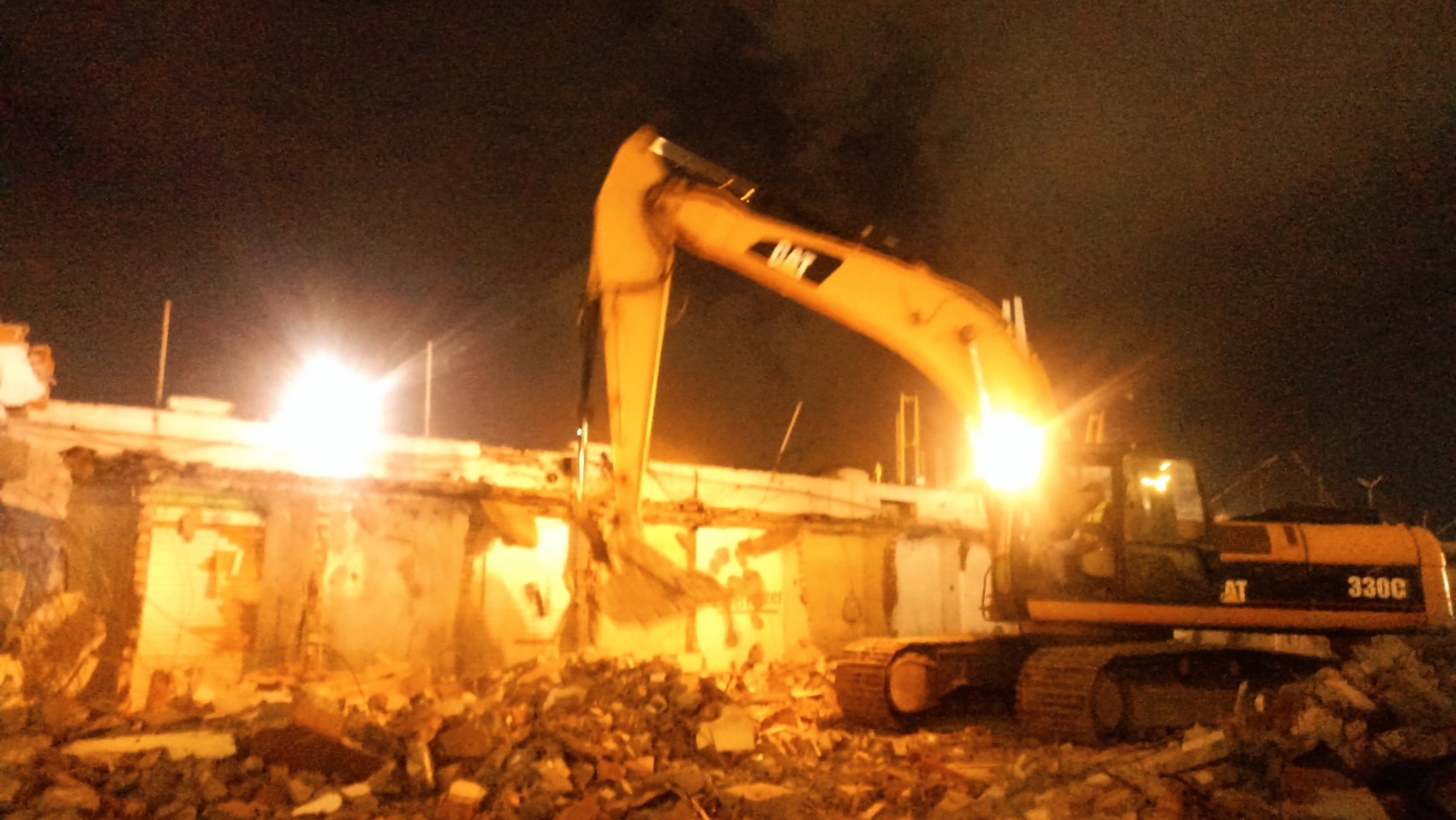 Inicia la demolición del mercado de artesanías del malecón de Veracruz