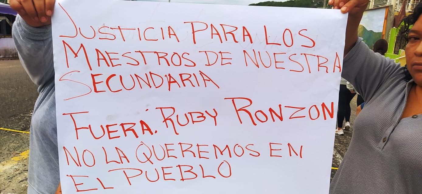 En Plan del Río cierran carretera Xalapa-Veracruz en protesta por madre de familia problemática