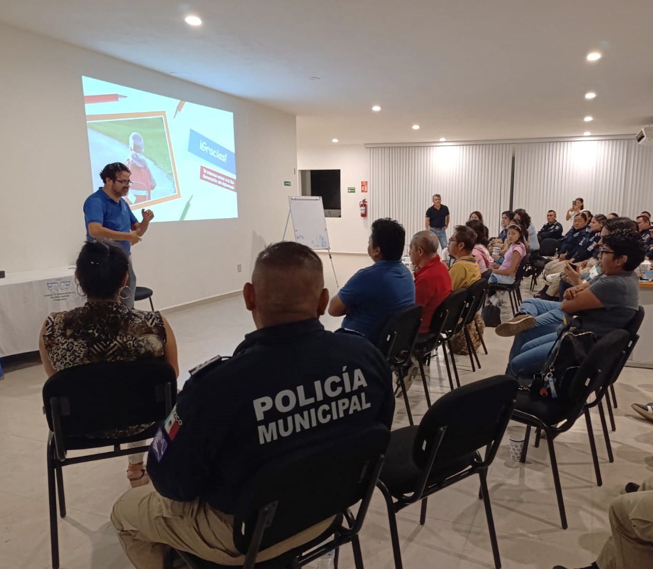 Policía Muncipal participa en la primer convención de sordos en Coatzacoalcos