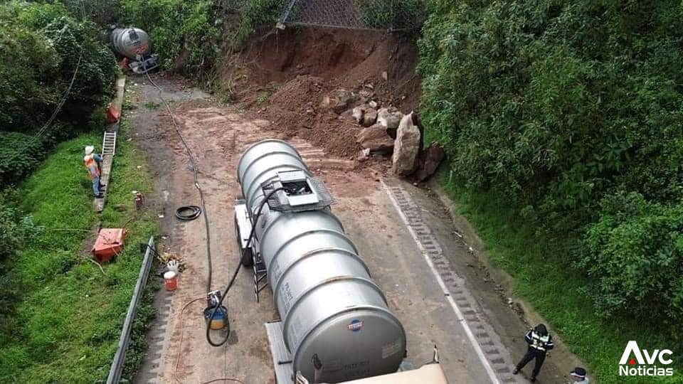 Derrumbe en la autopista Acatzingo–Ciudad Mendoza dejó ocho personas lesionadas