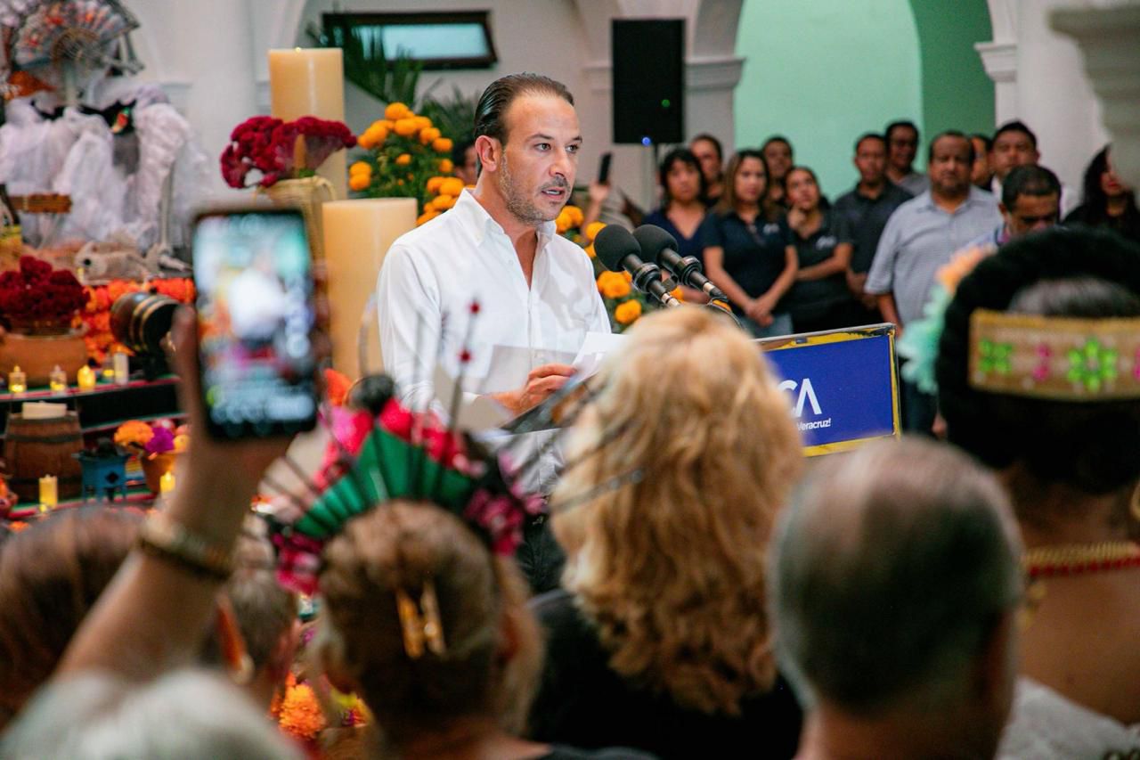 Inaugura Alcalde Juan Manuel Unánue muestra de altares en el marco del Día de Muertos