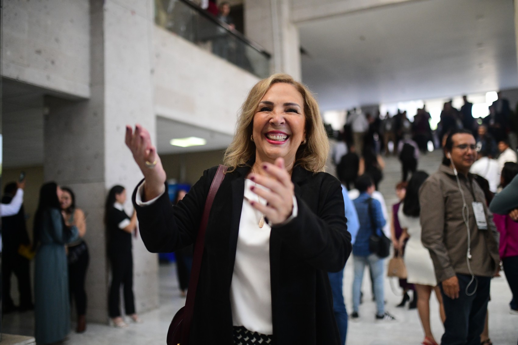 Diputada Bertha Ahued niega preboda en España tras pedir licencia