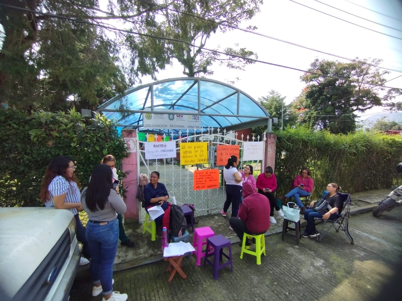 Maestros toman SEV en Orizaba de forma indefinida
