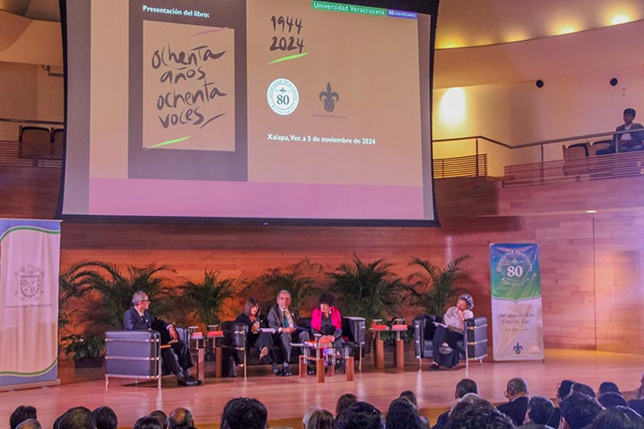 UV reúne 80 voces en torno a su historia