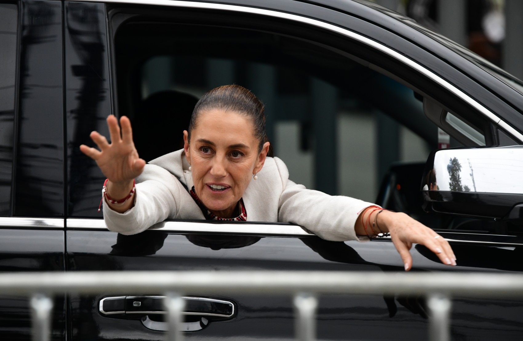 Sheinbaum visita hospitales en Veracruz y anuncia que atenderá derrumbe en autopista