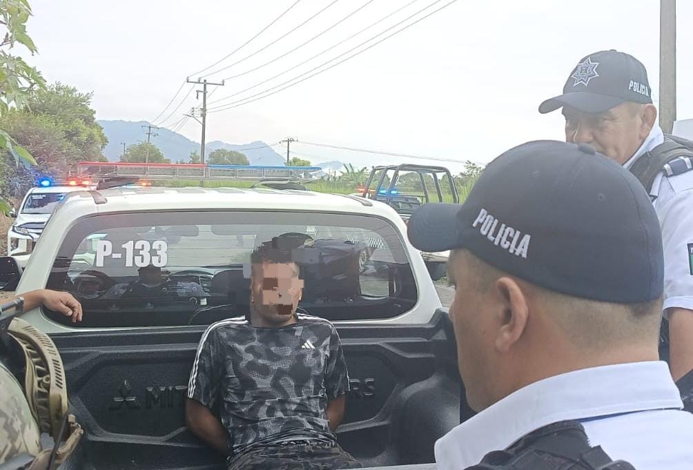 Tras persecución detienen a roba autos en Orizaba