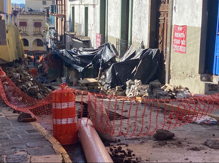 Serán reparadas placas de cemento dañadas de varias avenidas del centro histórico de Xalapa