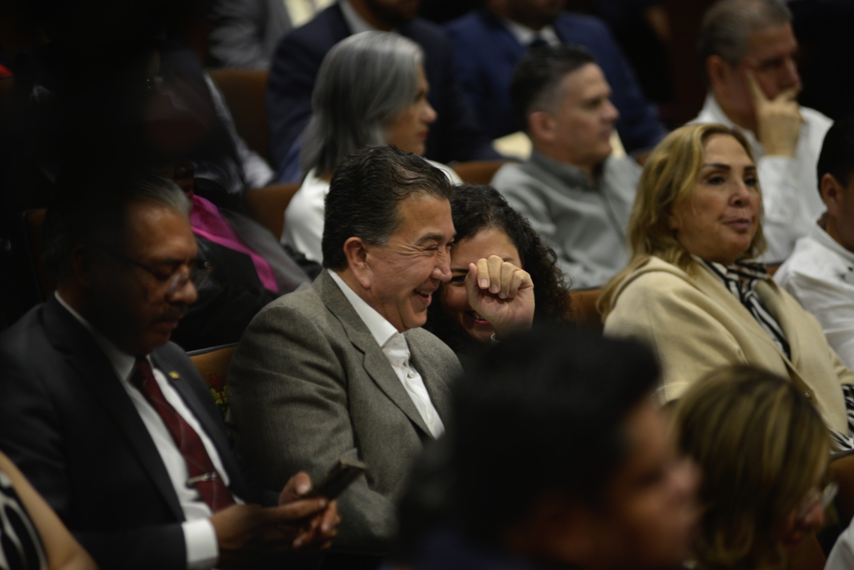 Diputado acusa a secretario de gobierno de nepotismo y enriquecimiento; funcionario lo niega