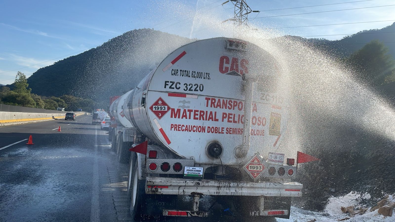 Tráiler registra sobrecalentamiento de balatas cuando circulaba sobre la autopista Puebla-Orizaba