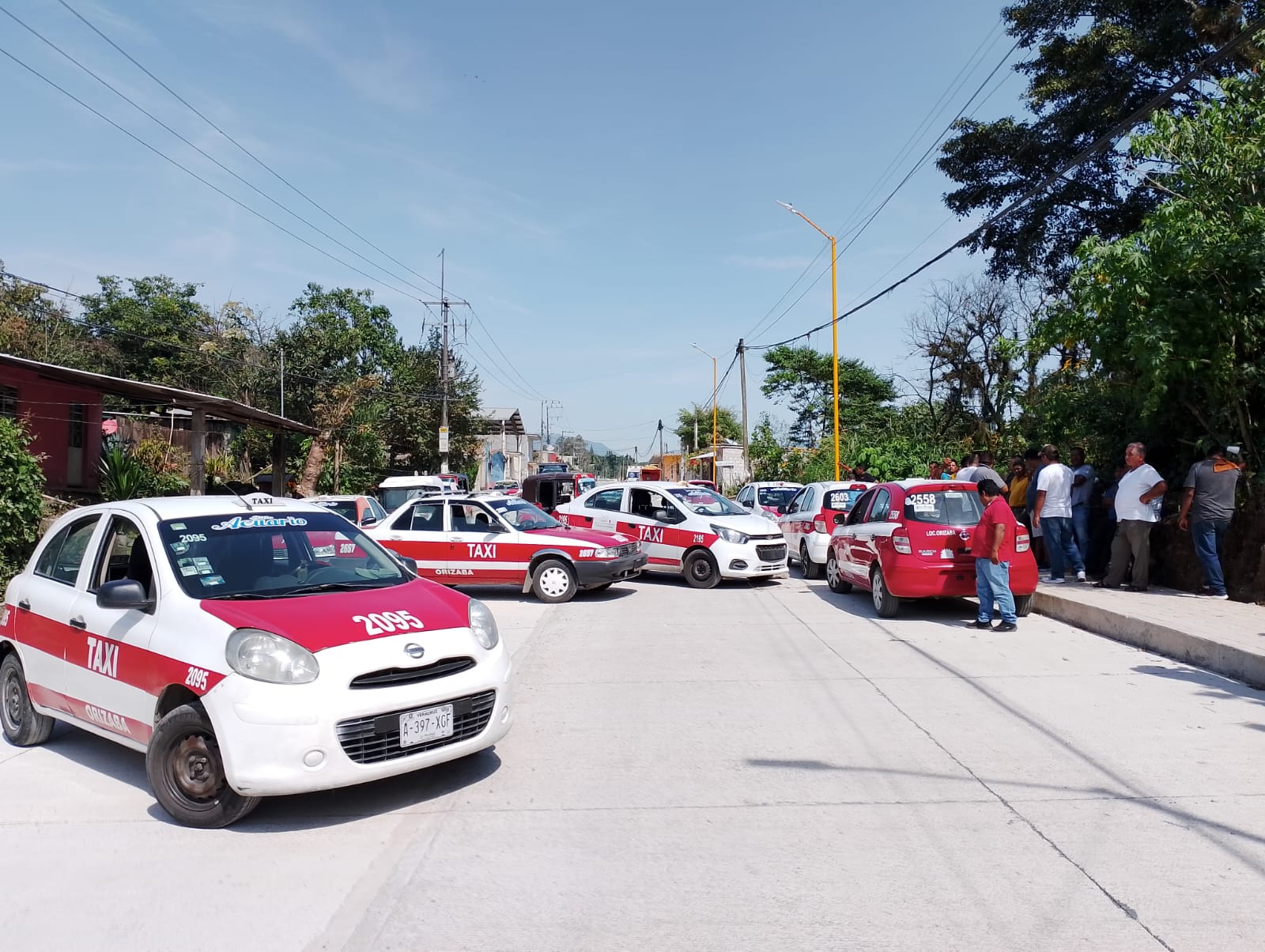 Taxistas y concesionarios exigen retiro o rebaja de topes en la carretera Orizaba-Atzacan