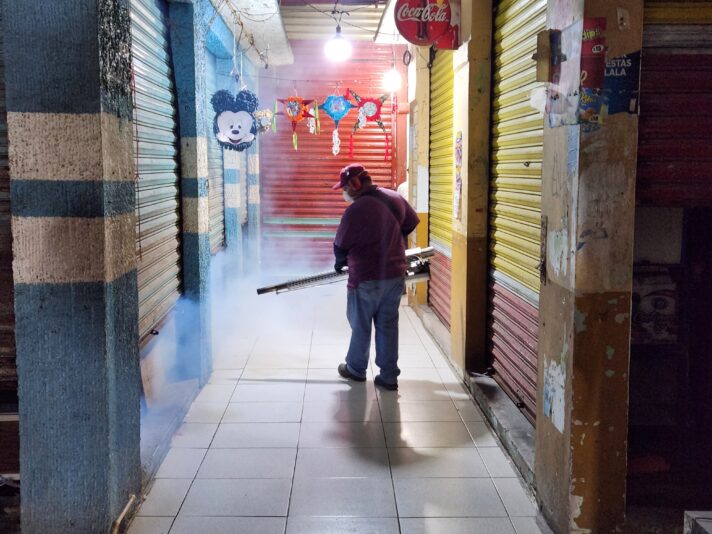 Con la estrategia 115 implementan acciones preventivas contra el dengue en mercados de Coatzacoalcos