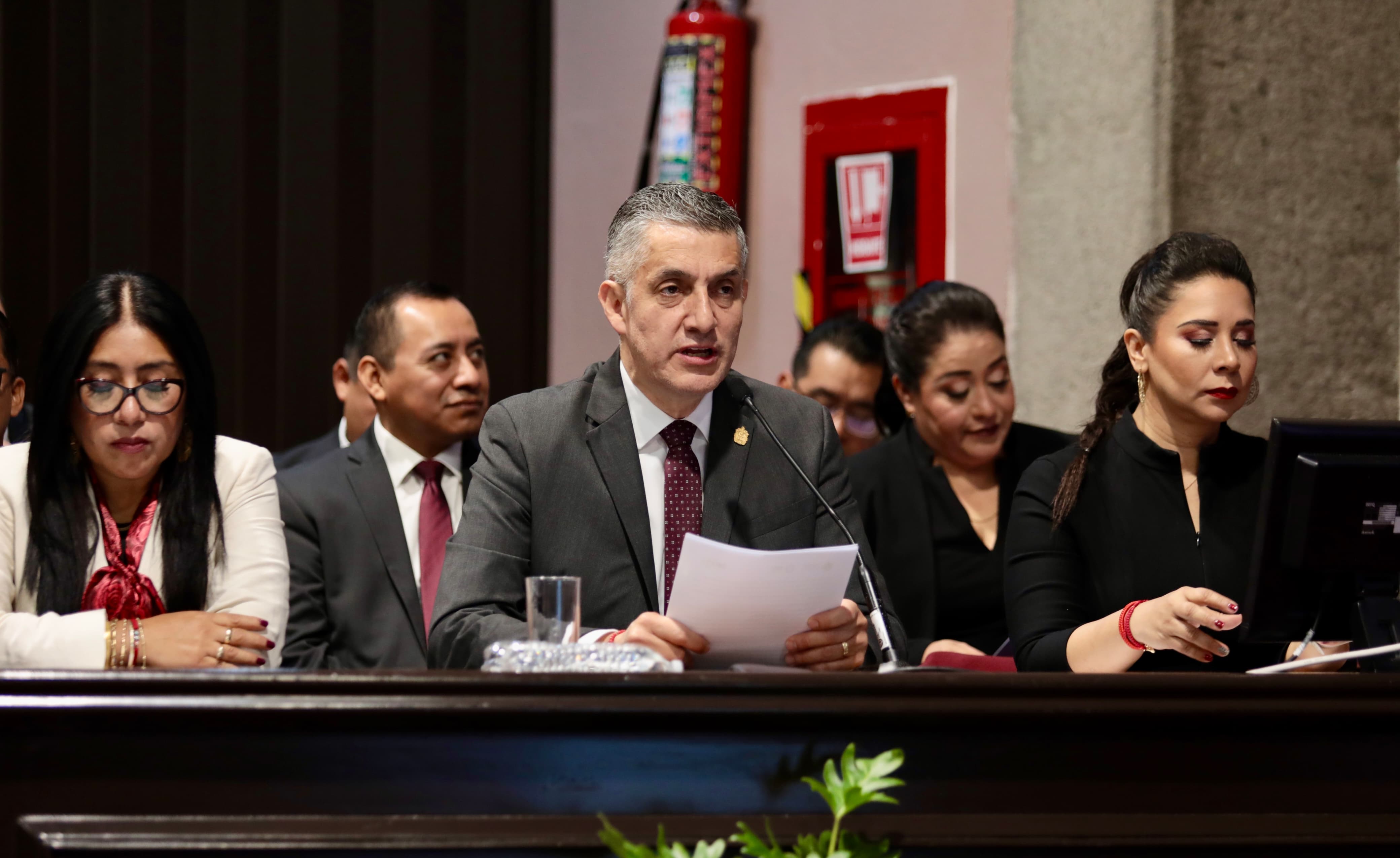 Secretario de Educación responde sobre déficit de docentes y acusaciones de corrupción