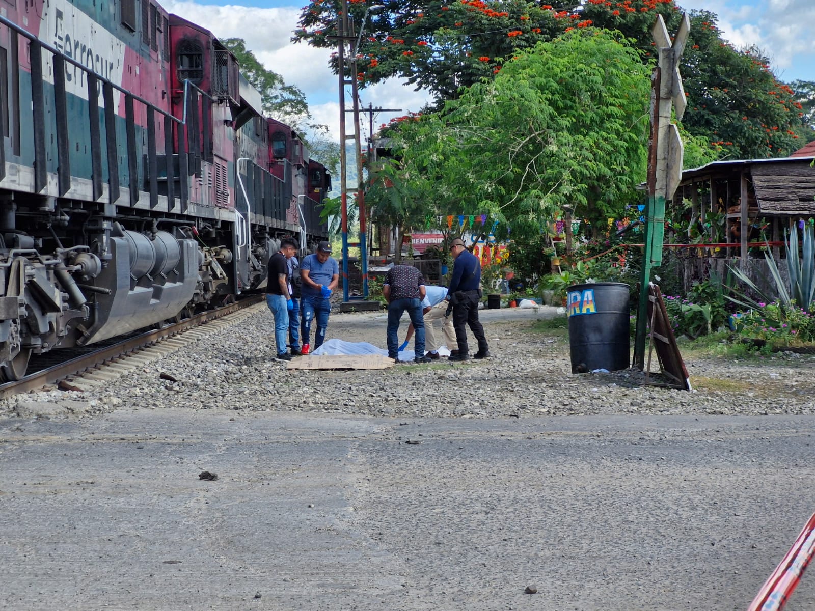 Mujer de la tercera edad pierde la vida al ser atropellada por un tren en Atoyac