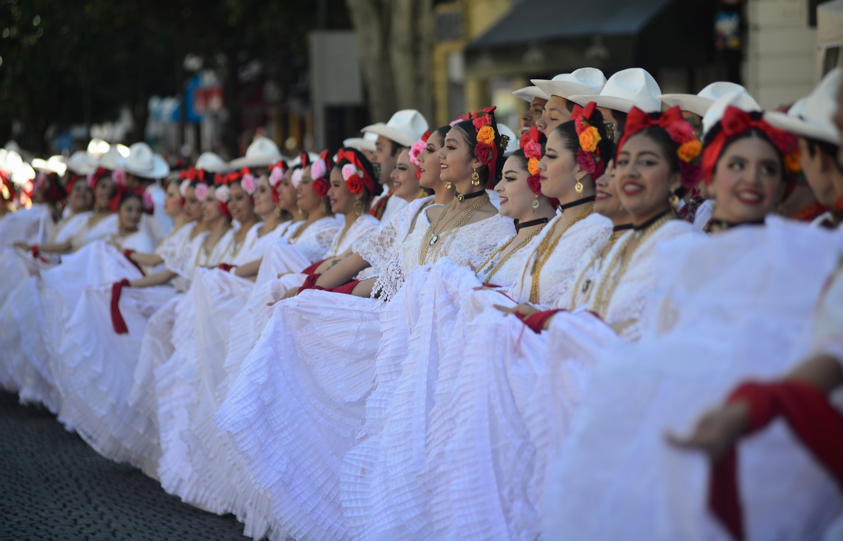 Récord La Bamba en Xalapa congrega a 2 mil 700 bailarines de son jarocho