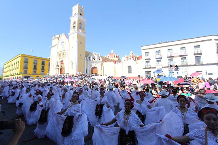 Récord La Bamba UV, 10 años de encuentro cultural e intergeneracional