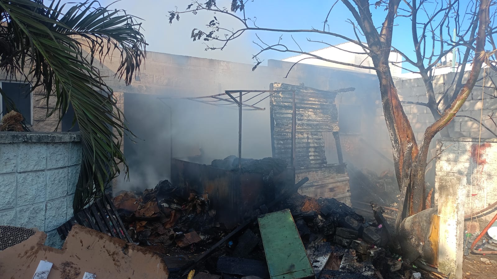 Se incendian dos viviendas en el fraccionamiento Geovillas Los Pinos de Veracruz