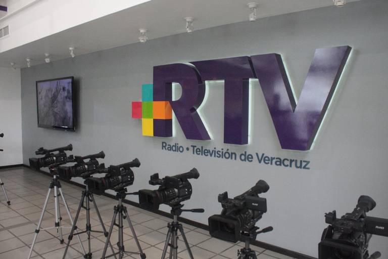 RTV enfrenta reclamo por despido de productora; exigen garantías laborales