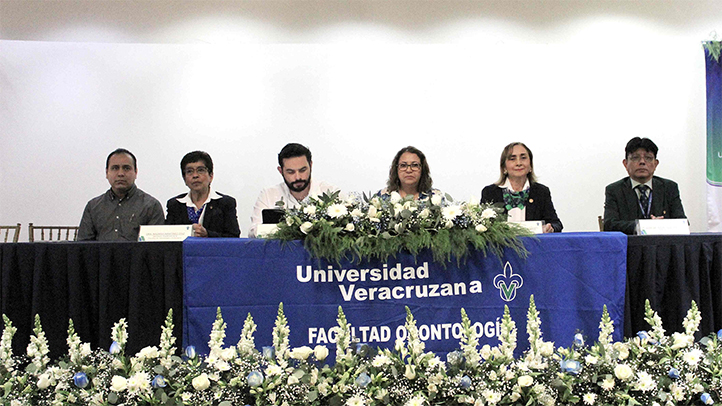 Odontología Poza Rica celebró su 44 aniversario