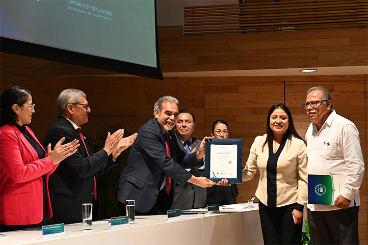 UV, referente educativo de calidad a nivel nacional e internacional