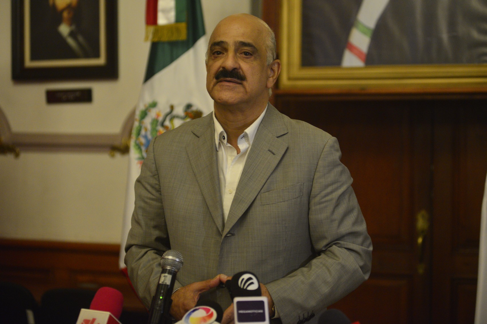 Retiran notaría en Xalapa ligada supuestamente al cartel inmobiliario
