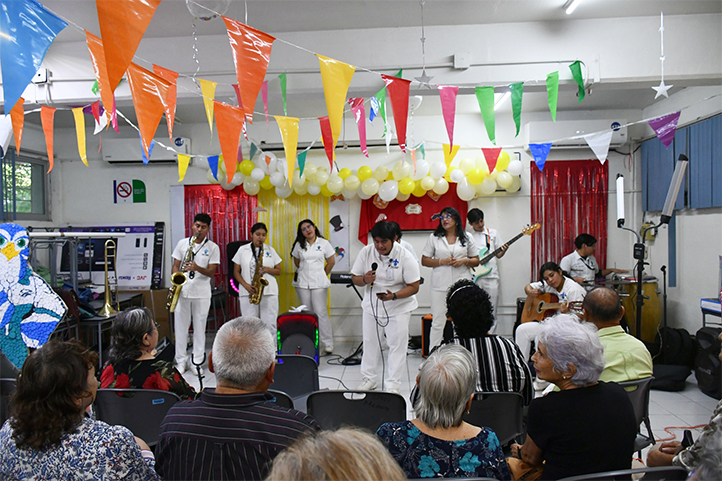 Facultad de Medicina Minatitlán celebró 1ra Feria del Adulto Mayor