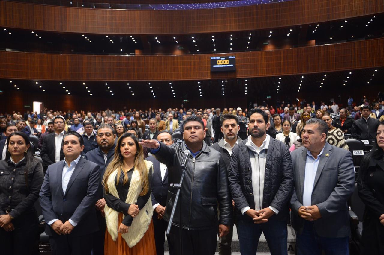 Jonathan Puertos  rinde protesta como diputado federal por Zongolica