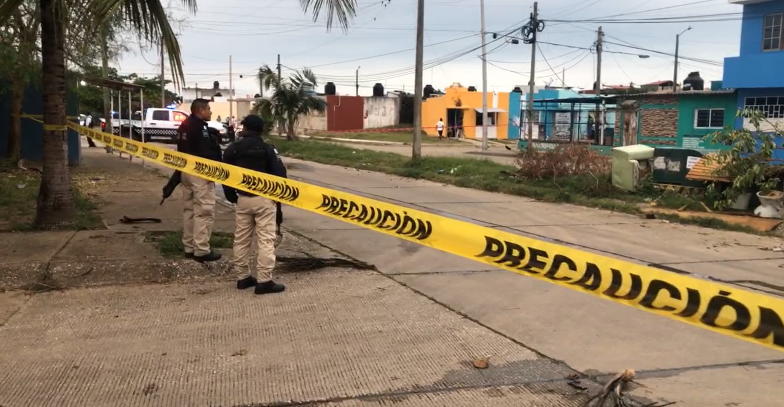 Joven es asesinado en el interior de una tienda de Coatzacoalcos