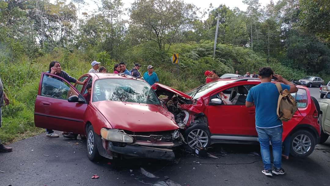 Ocho lesionados en accidente en la carretera Huatusco-Totutla