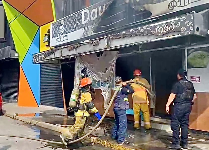 Incendian pastelería en Poza Rica;  es el tercer ataque a la empresa