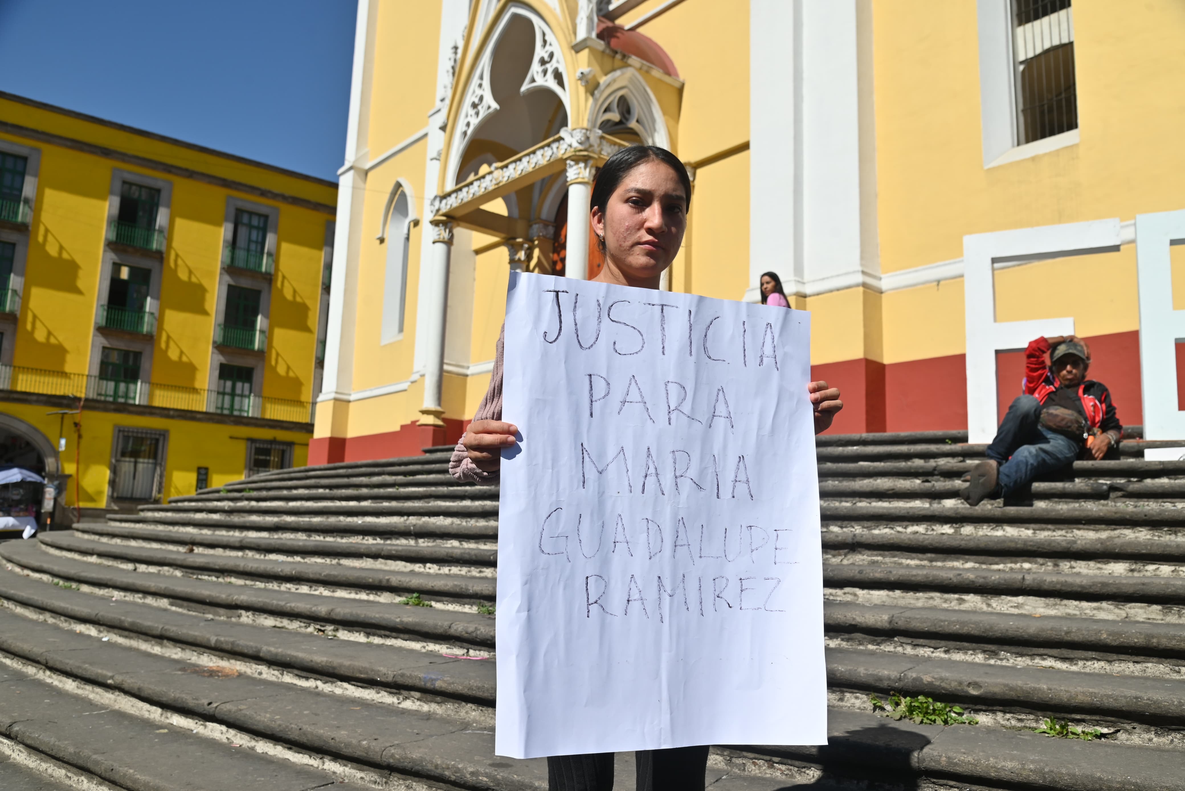 María fue agredida con aceite caliente tras discusión; familia exige justicia