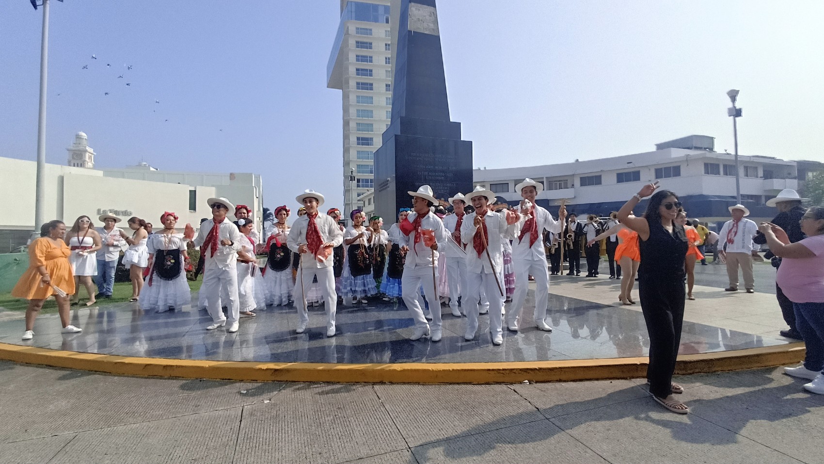 Veracruz se prepara para despedir 2025 con desfiles, música y fiesta hasta el amanecer