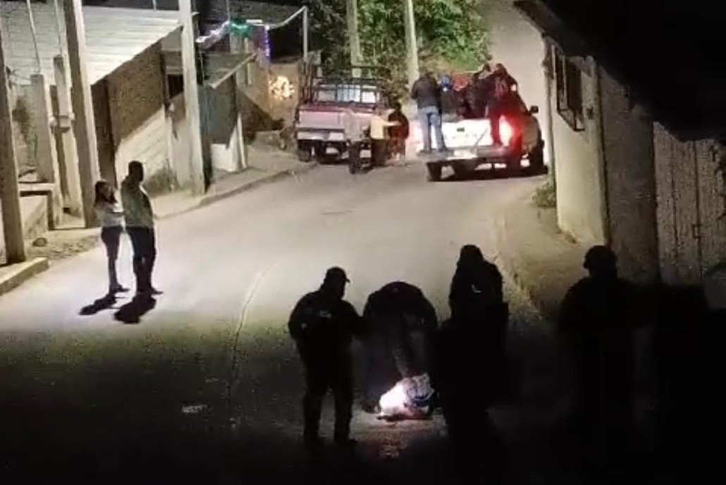 Policías de Tlaltetela golpean a ciudadano, está delicado en hospital de Xalapa