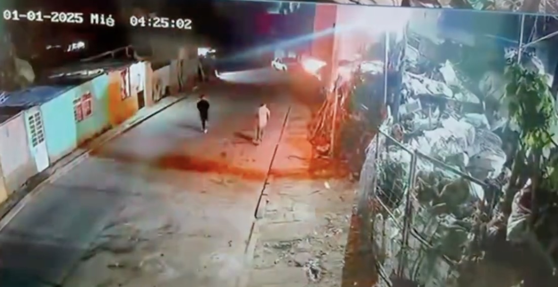 Incendio en centro de reciclaje en Xalapa fue provocado, según cámaras de seguridad