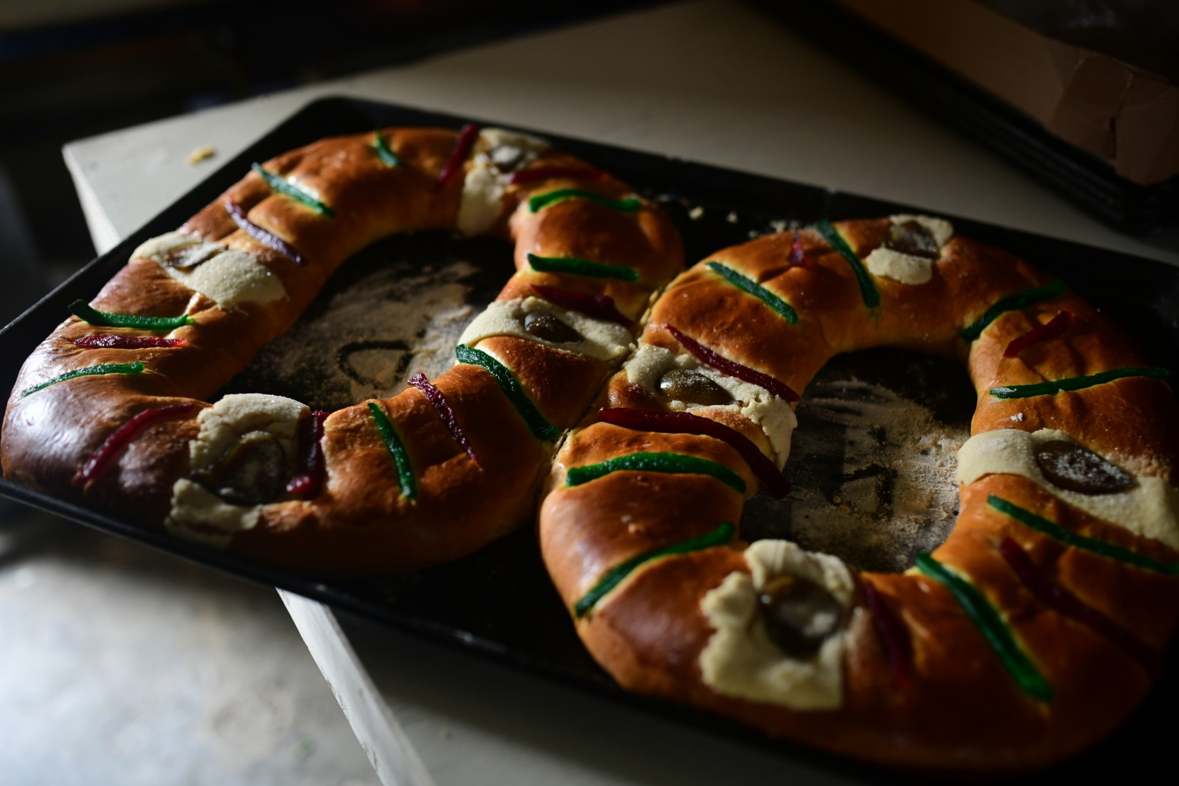 Rosca de reyes estilo Zacatecas, rellenas de requesón, piña y crema