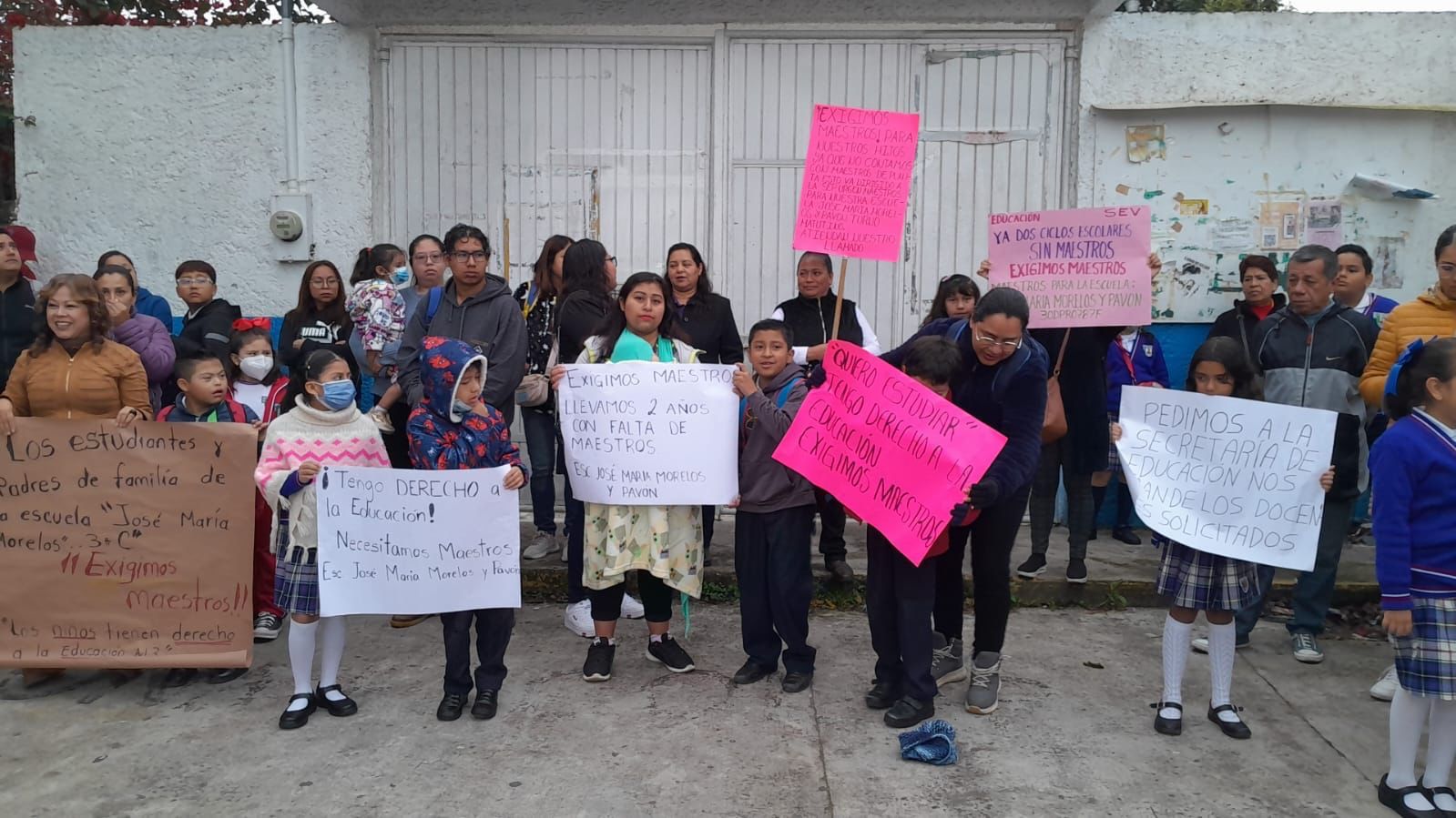 Protestan por designación de maestros en primaria Morelos del Sumidero