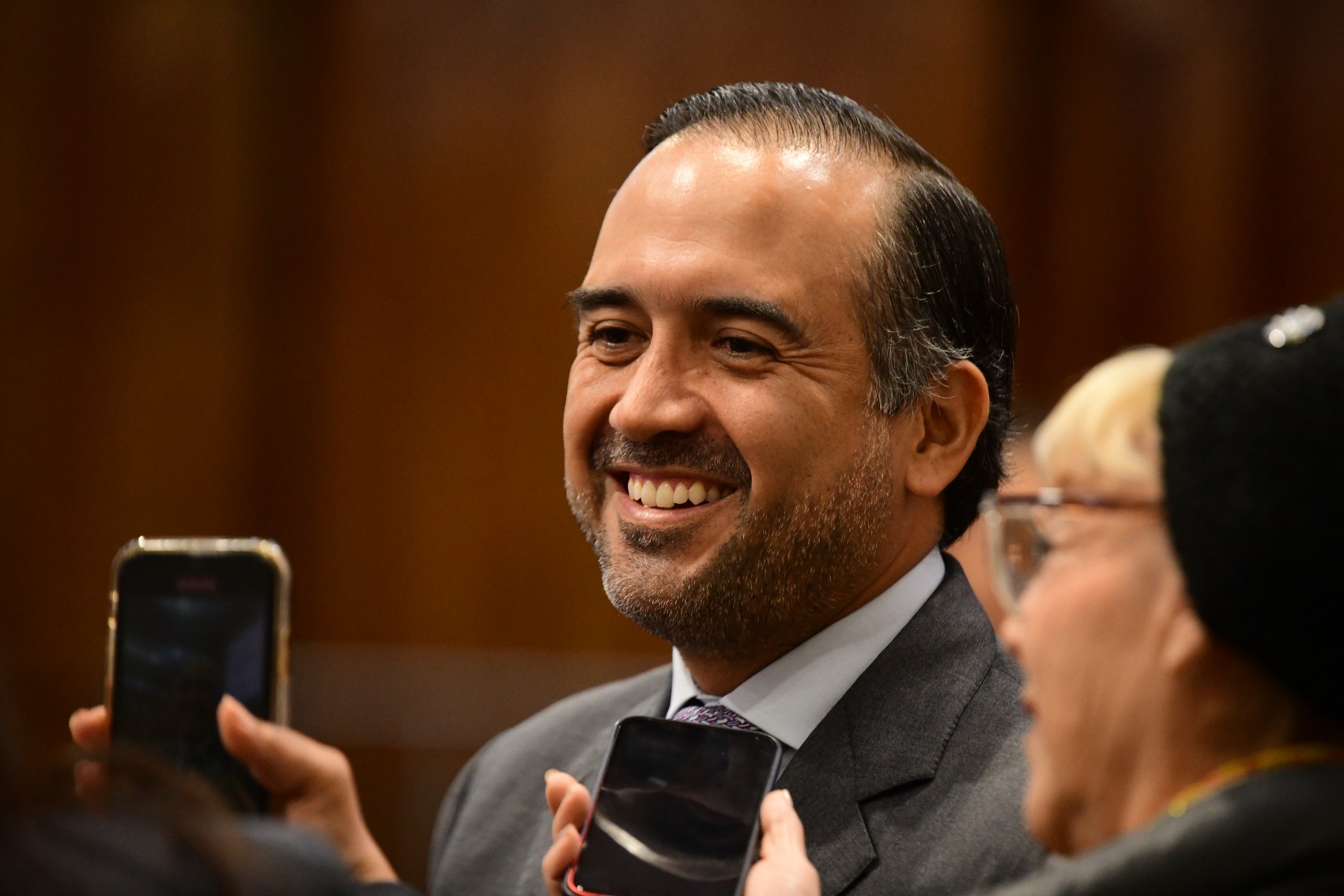 Diputado pide no satanizar los viajes de funcionarios al extranjero