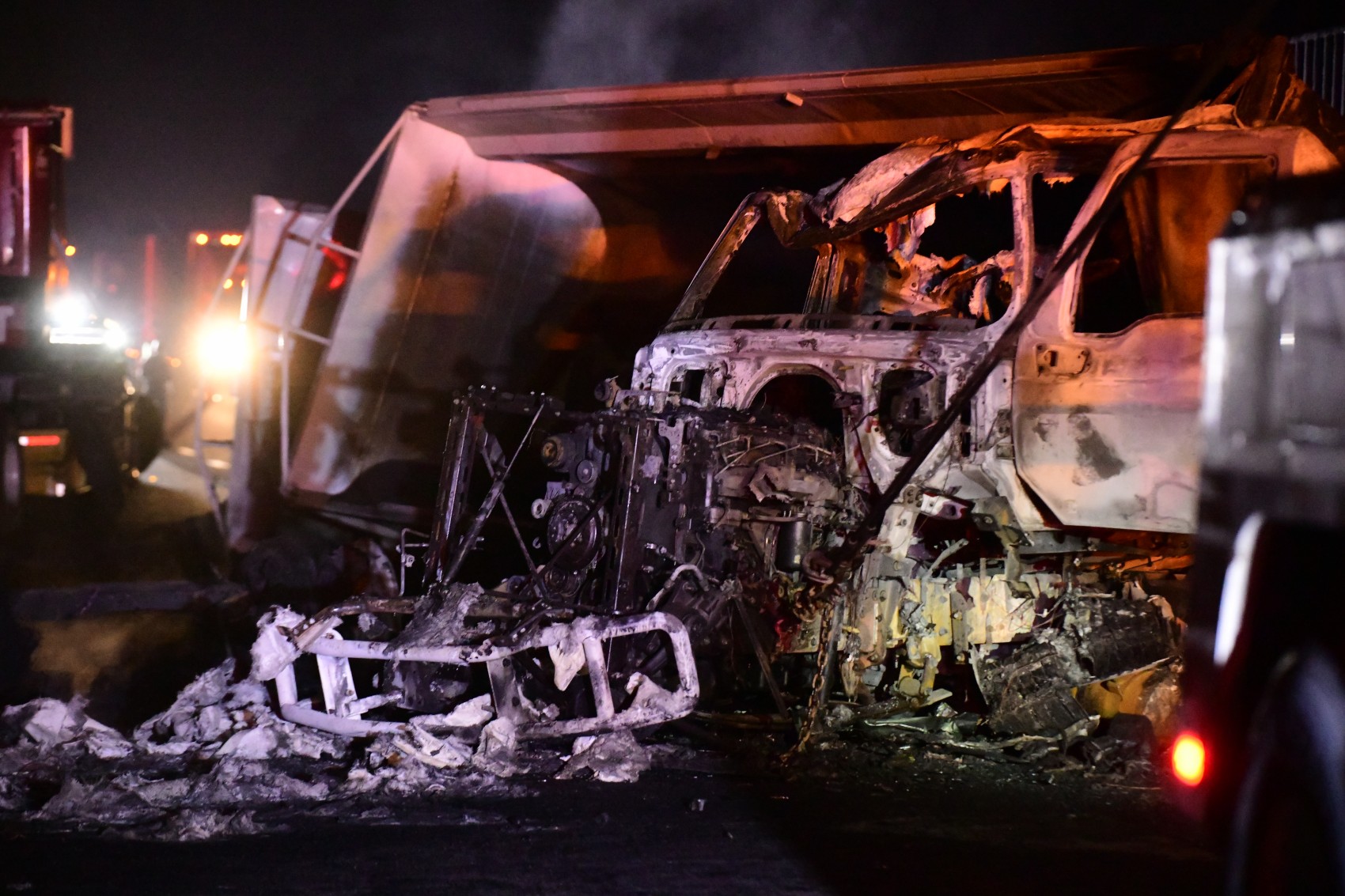 Impacto entre dos tráileres provoca incendio en la autopista Xalapa-Perote