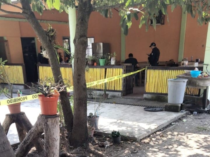 Golpean a propietaria de lonchería al oponerse a asalto en Yanga