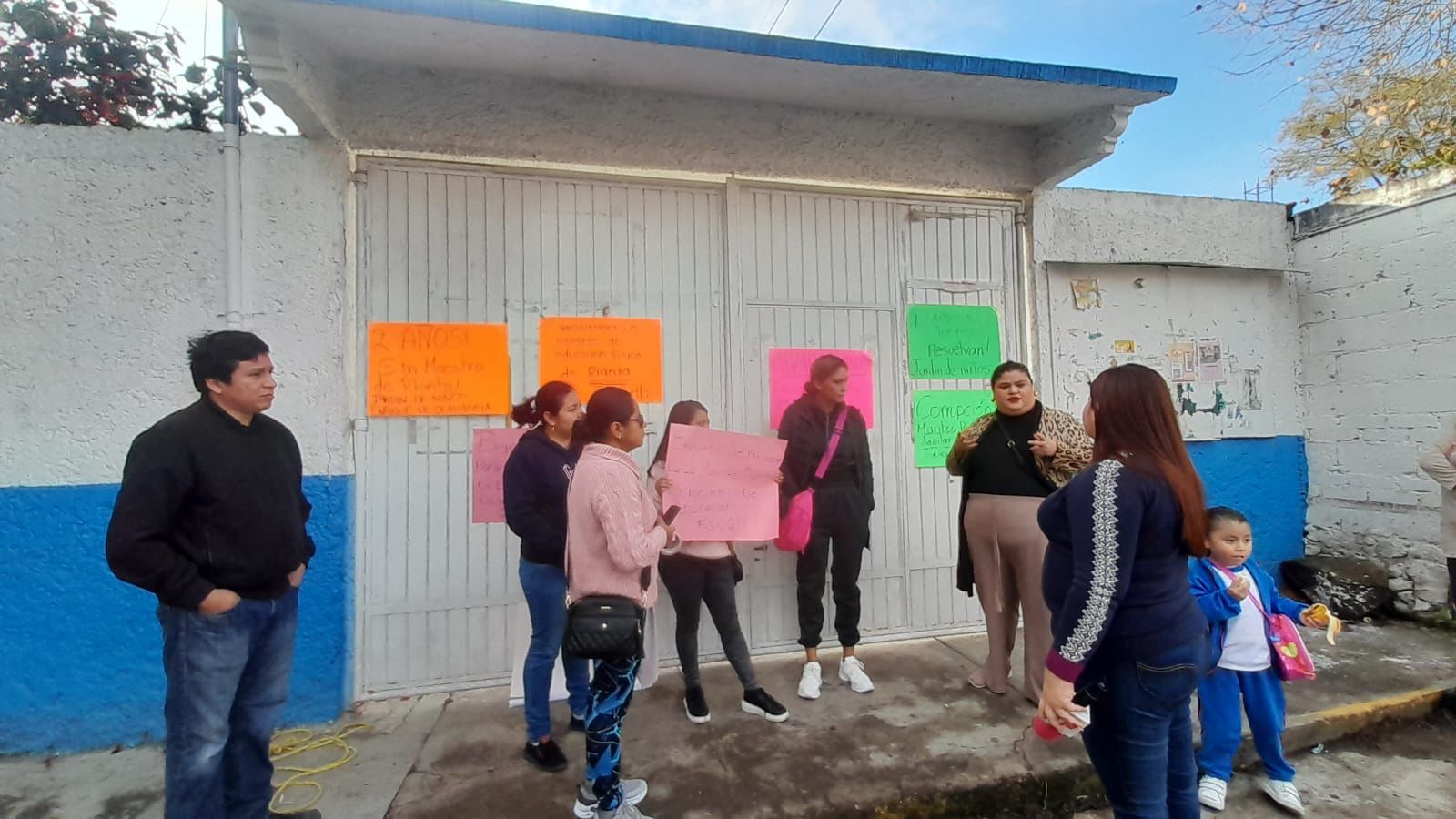 Madres de familia vuelven a tomar kinder en El Sumidero en demanda de maestro de educación física