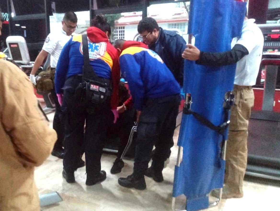 Mujer se encuentra hospitalizada tras perder el equilibrio y caer en un gimnasio de Xalapa