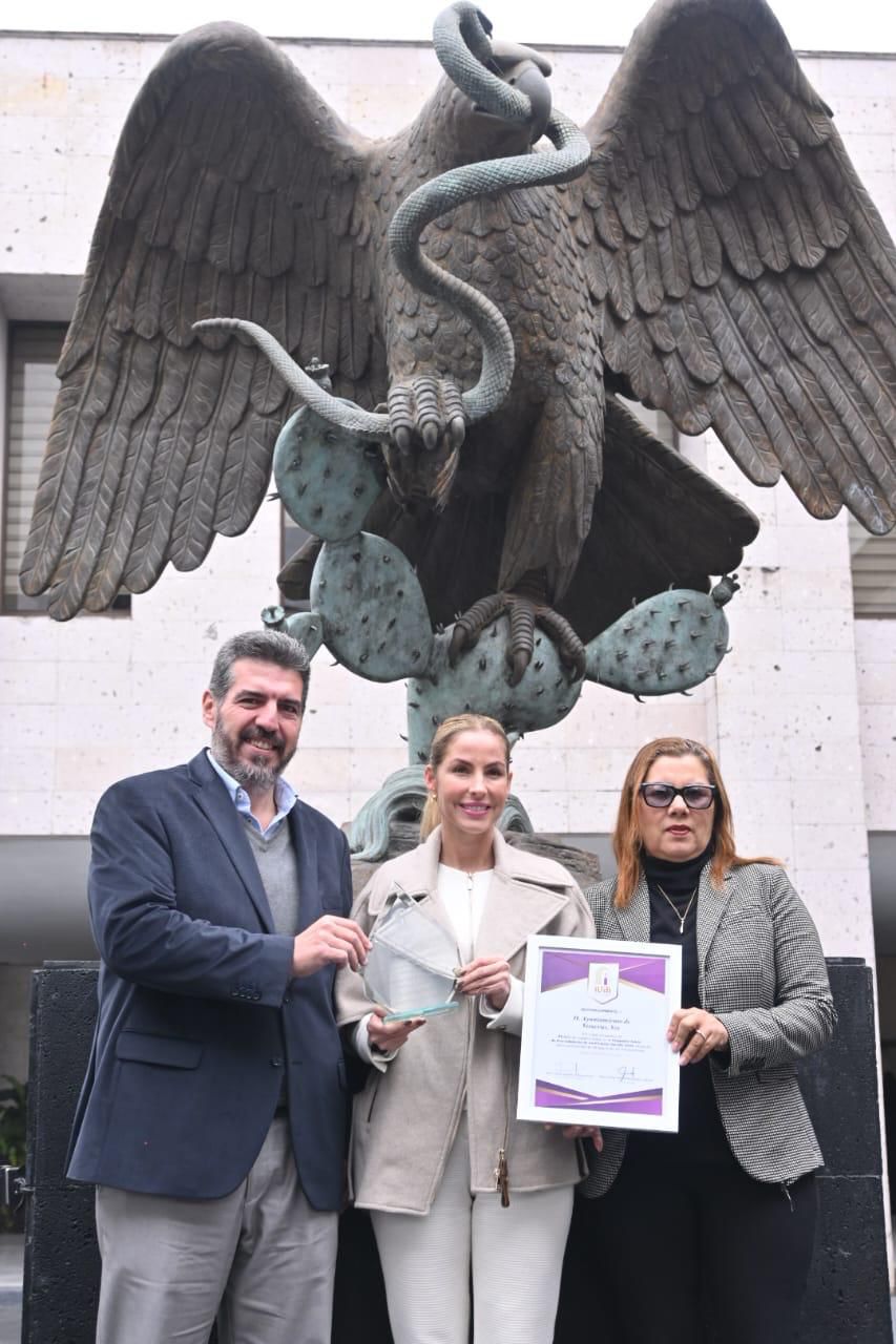 Recibe la alcaldesa Paty Lobeira el Distintivo “Ayuntamiento Transparente 2024”
