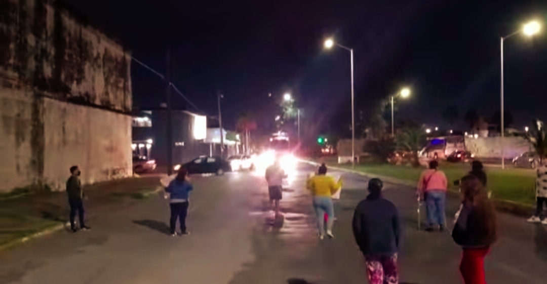 Bloquean el puente Allende Norte en Veracruz puerto por la falta de luz por más de 48 horas