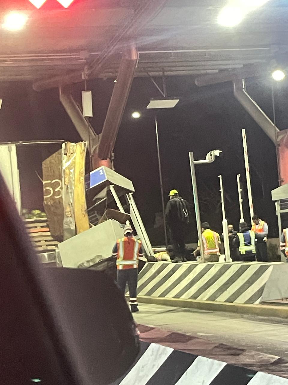 Tráiler se estrella contra módulo de cobro de la caseta de La Antigua