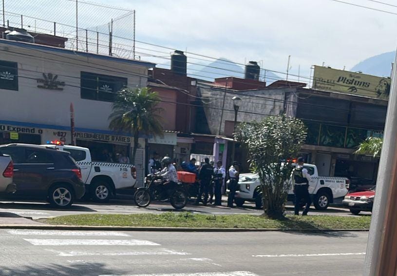 Hombre con arma de juguete genera movilización policial en Orizaba