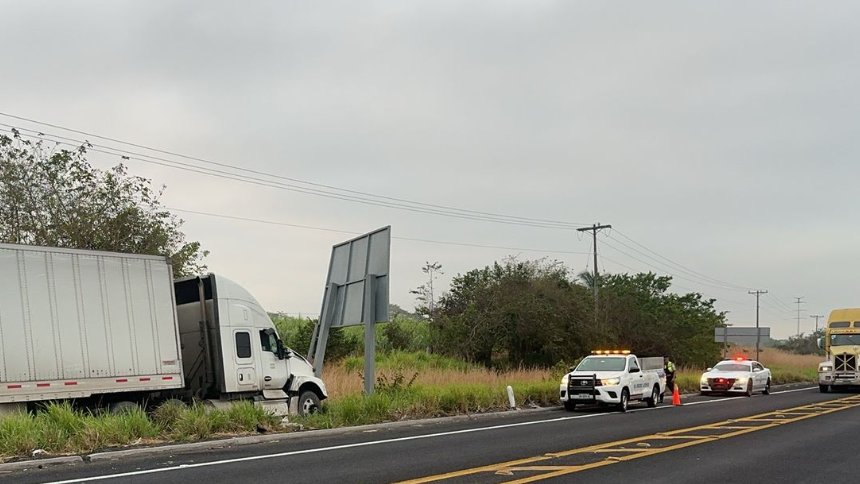 Cierre total de circulación en el libramiento de Cardel por accidente vial