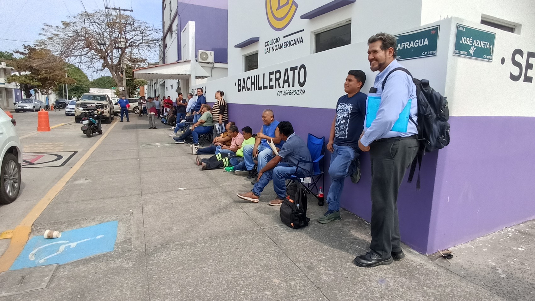 Nahle pide paciencia a veracruzanos que hacen filas largas en módulos de expedición de licencias