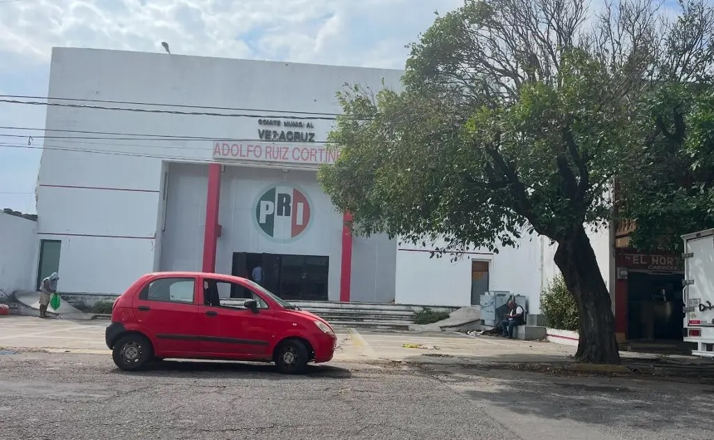 Robo y vandalismo en sede del PRI en Veracruz